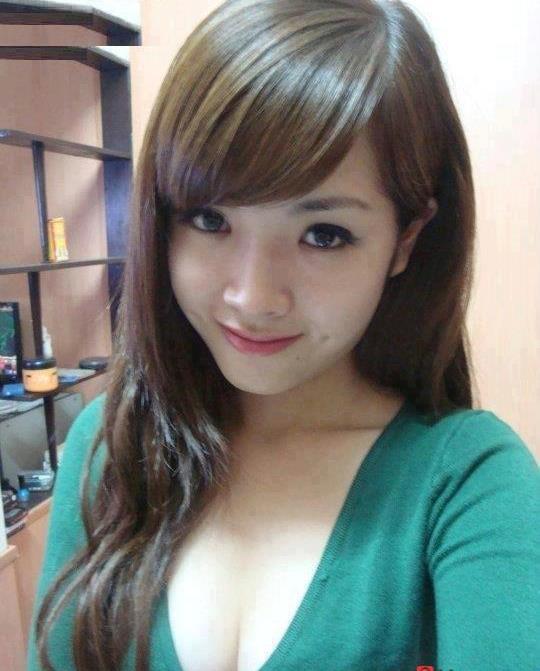 廣場舞舞靈美娜子坐地上也不消停